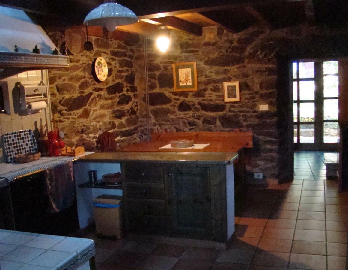 Casa Dos Pedrouzos Guest House Doncos Luaran gambar